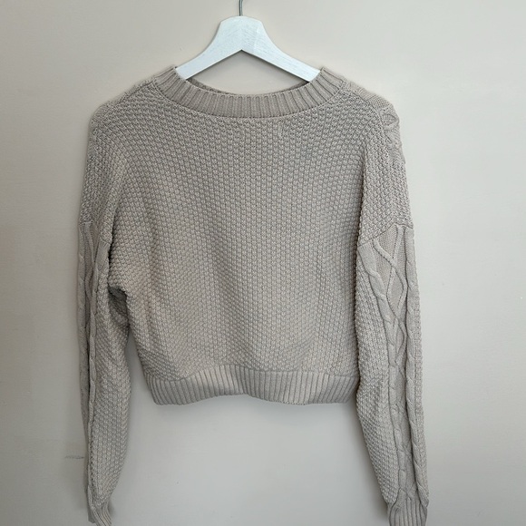 HOLLISTER | Cream Easy Cable-Knit Crew Sweater - Picture 7 of 9